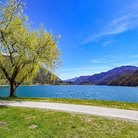 Sky&Pool Dom Apartment Riva del Garda Bagian luar foto