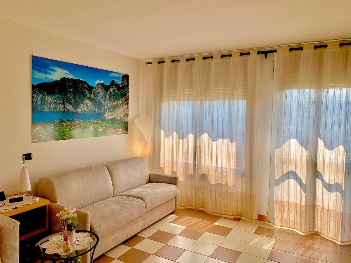 Sky&Pool Dom Apartment Riva del Garda Bagian luar foto