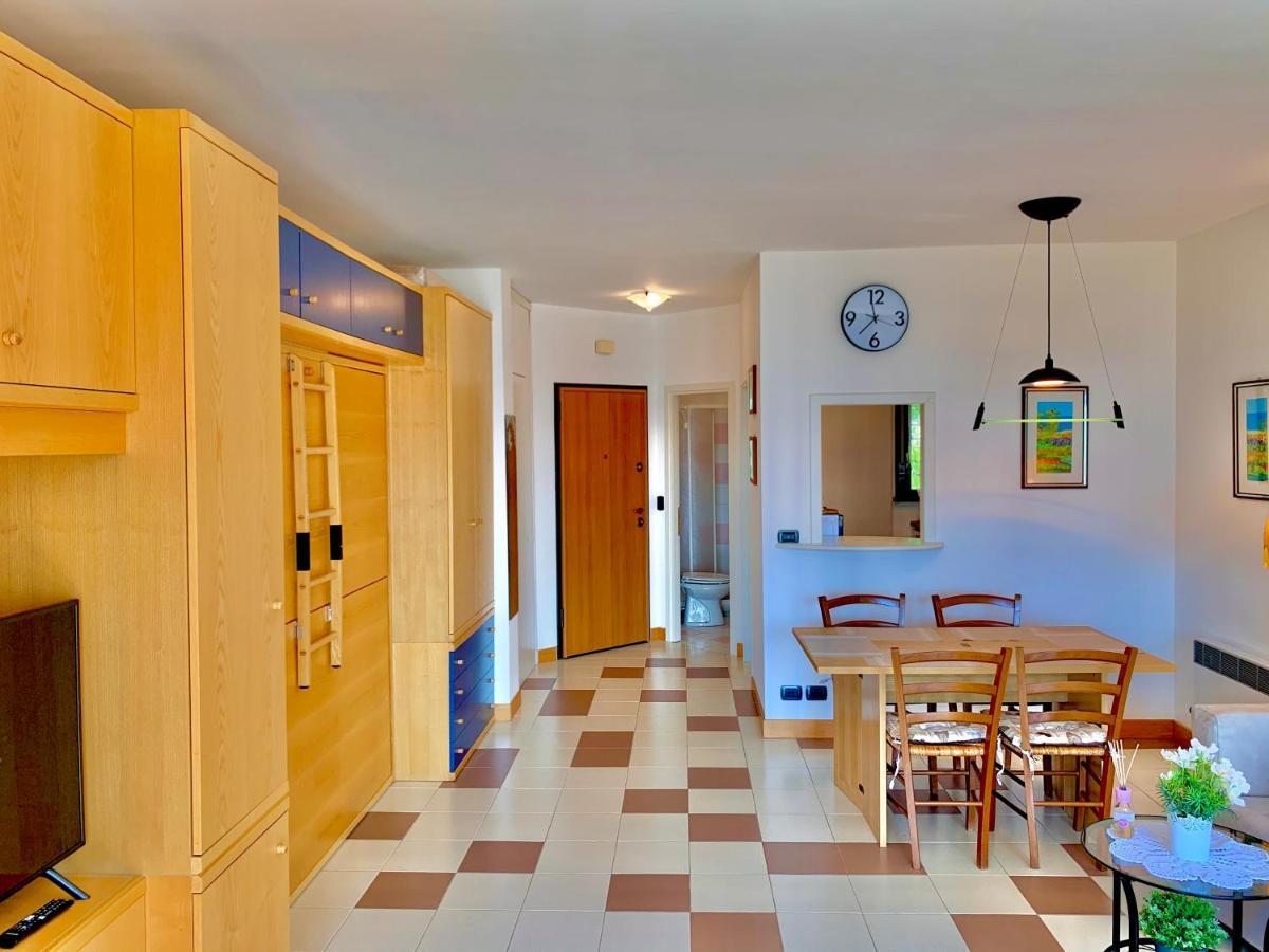 Sky&Pool Dom Apartment Riva del Garda Bagian luar foto