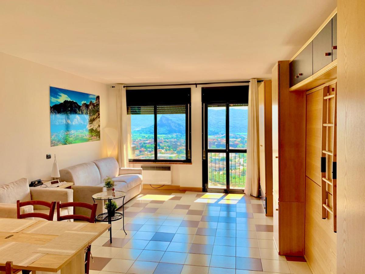 Sky&Pool Dom Apartment Riva del Garda Bagian luar foto