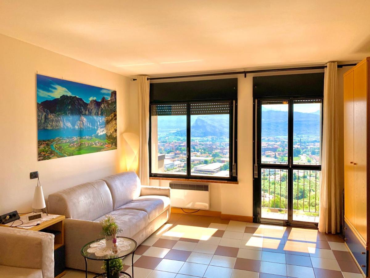Sky&Pool Dom Apartment Riva del Garda Bagian luar foto