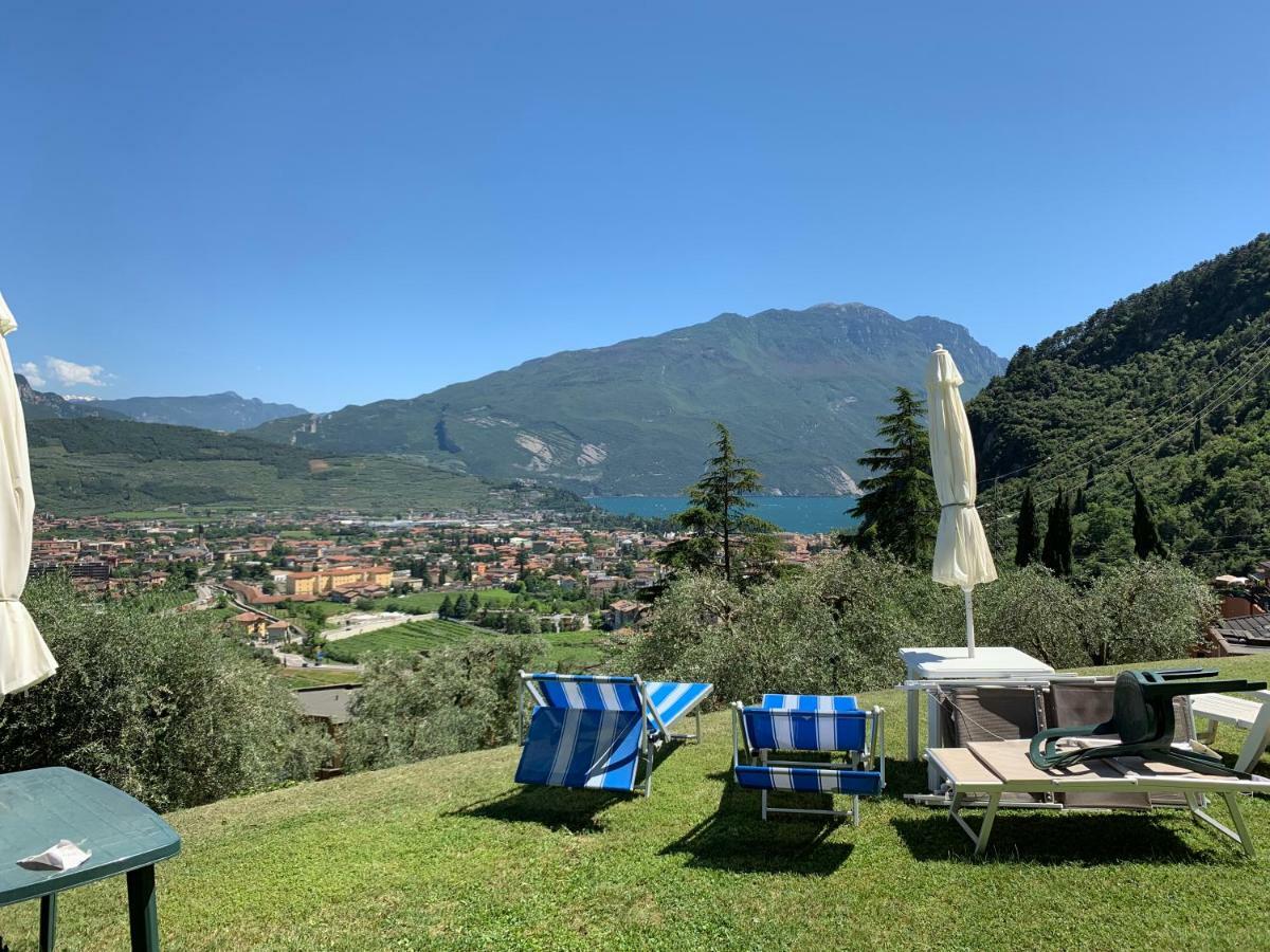 Sky&Pool Dom Apartment Riva del Garda Bagian luar foto