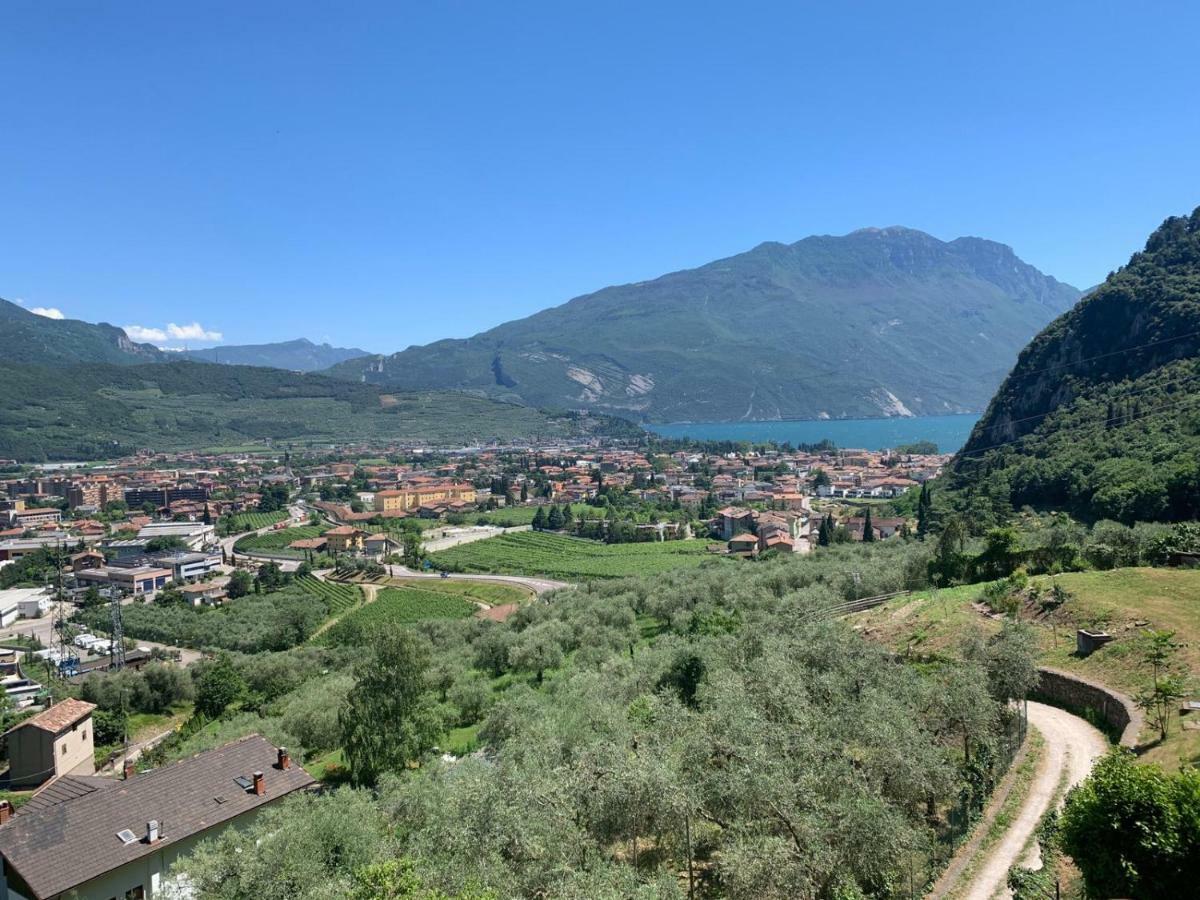 Sky&Pool Dom Apartment Riva del Garda Bagian luar foto