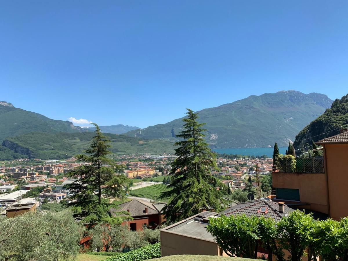 Sky&Pool Dom Apartment Riva del Garda Bagian luar foto