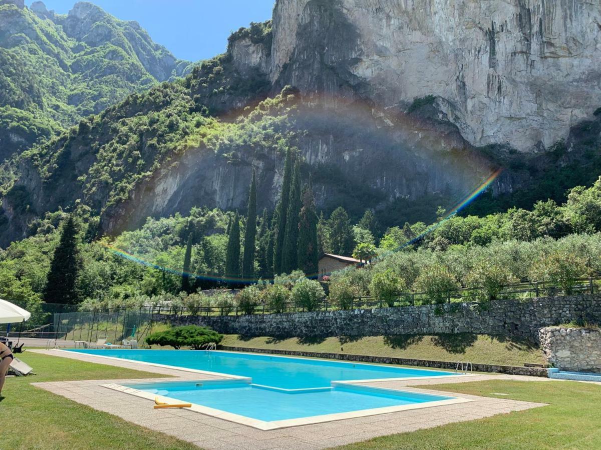 Sky&Pool Dom Apartment Riva del Garda Bagian luar foto