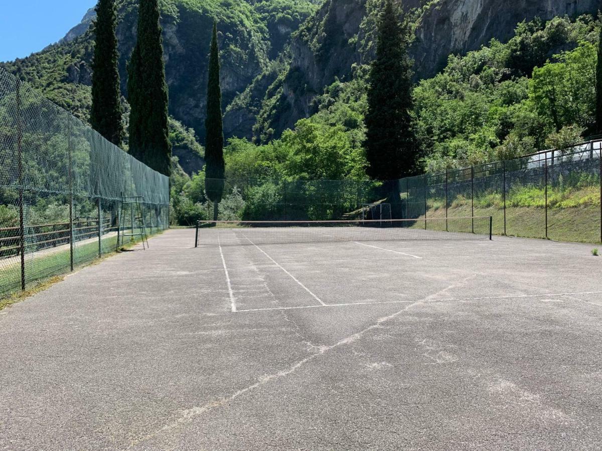 Sky&Pool Dom Apartment Riva del Garda Bagian luar foto